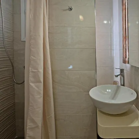 La Stella Marina * העיירה רתימנו